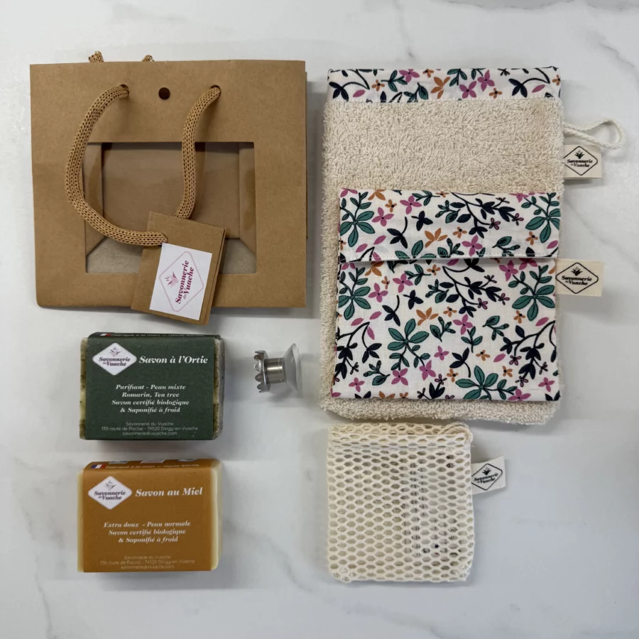 pochette cadeau savon saponifié à froid miel ortie gant de toilette fleur rose complet